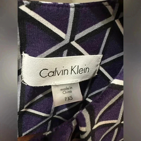 Calvin Klein Purple Geometric Sleeveless Blouse- size Petite X- Small - Picture 2 of 6